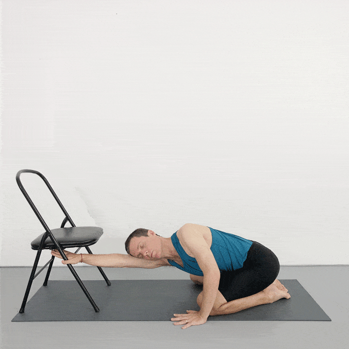 parsva adho mukha virasana
