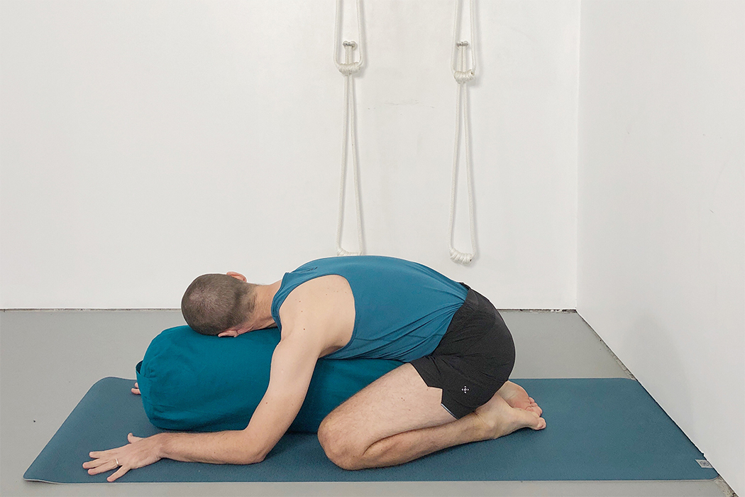 Adho mukha virasana