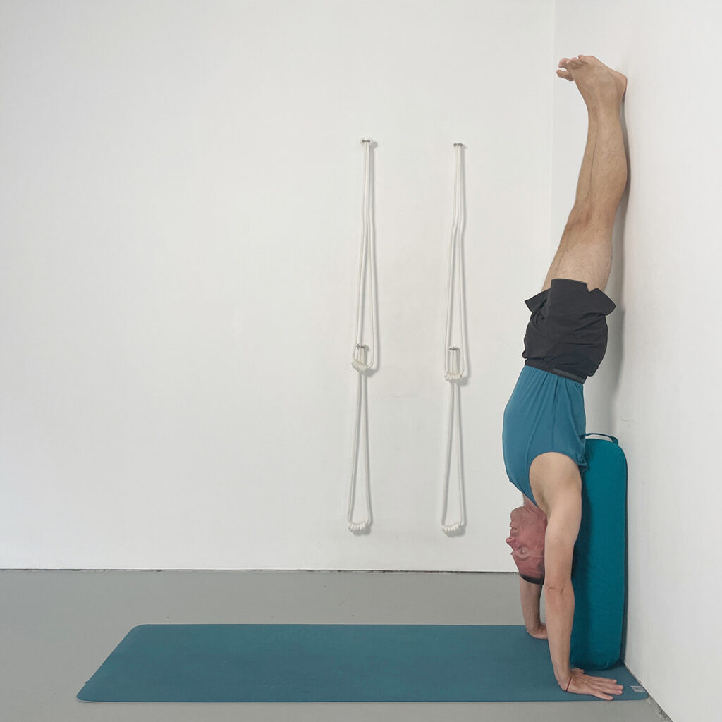 Handstand Support (Adho Mukha Vrksasana) – Using a Bolster for Kicking and Shoulder Stability