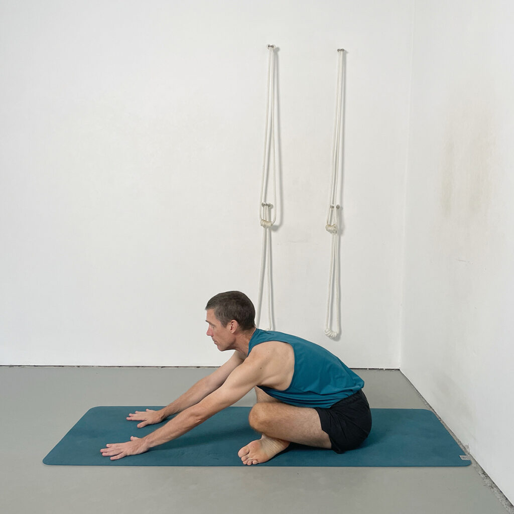 sukhasana