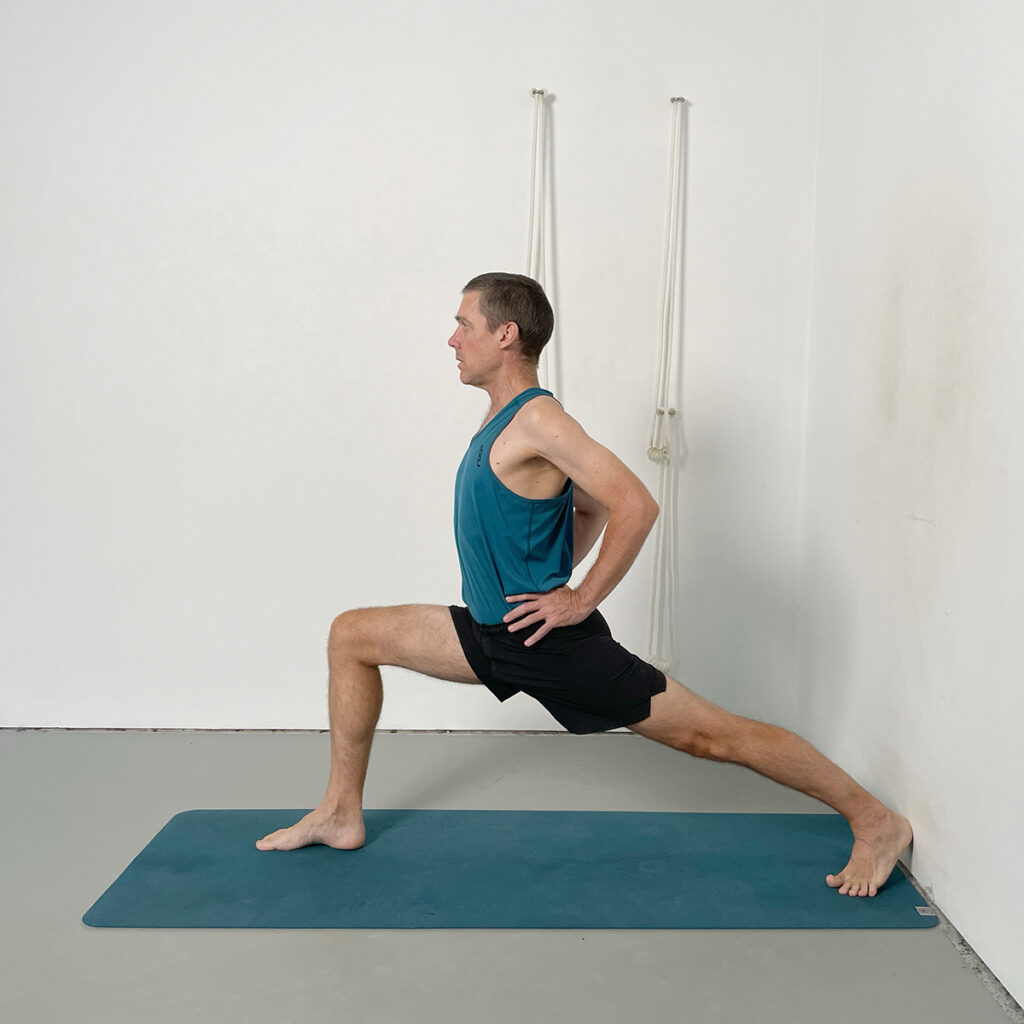 virabhadrasana 1
