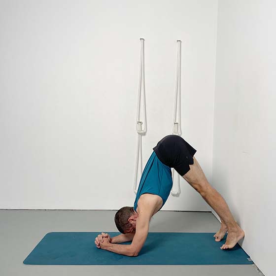 How to do sirsasana