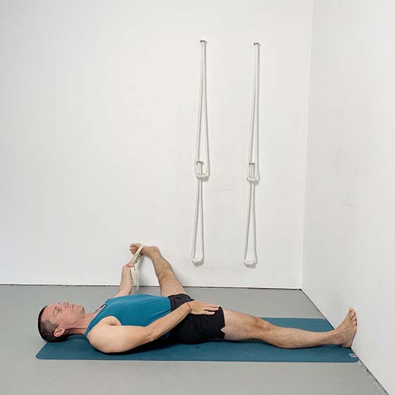 supta padangustasana