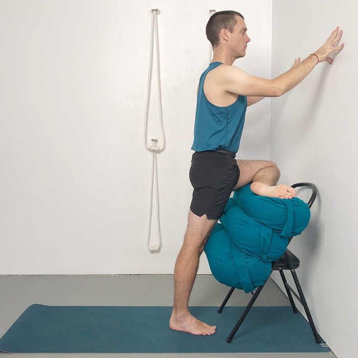 upright piriformis stretch