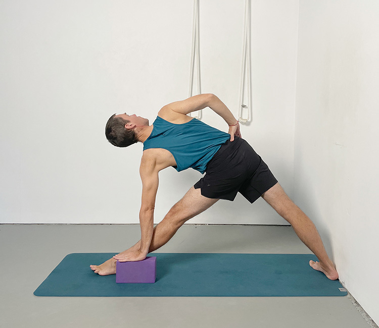 trikonasana using a block