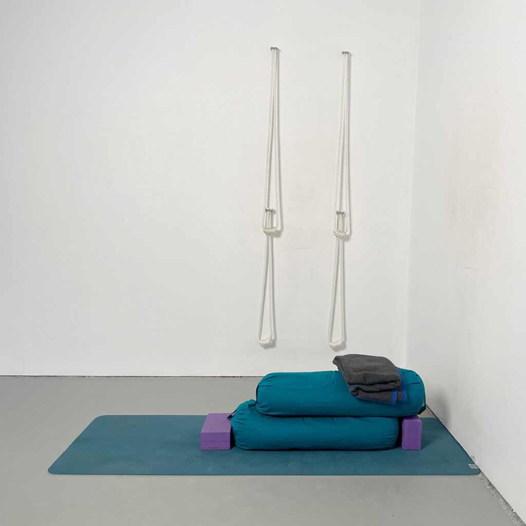 supta virasana prop set-up