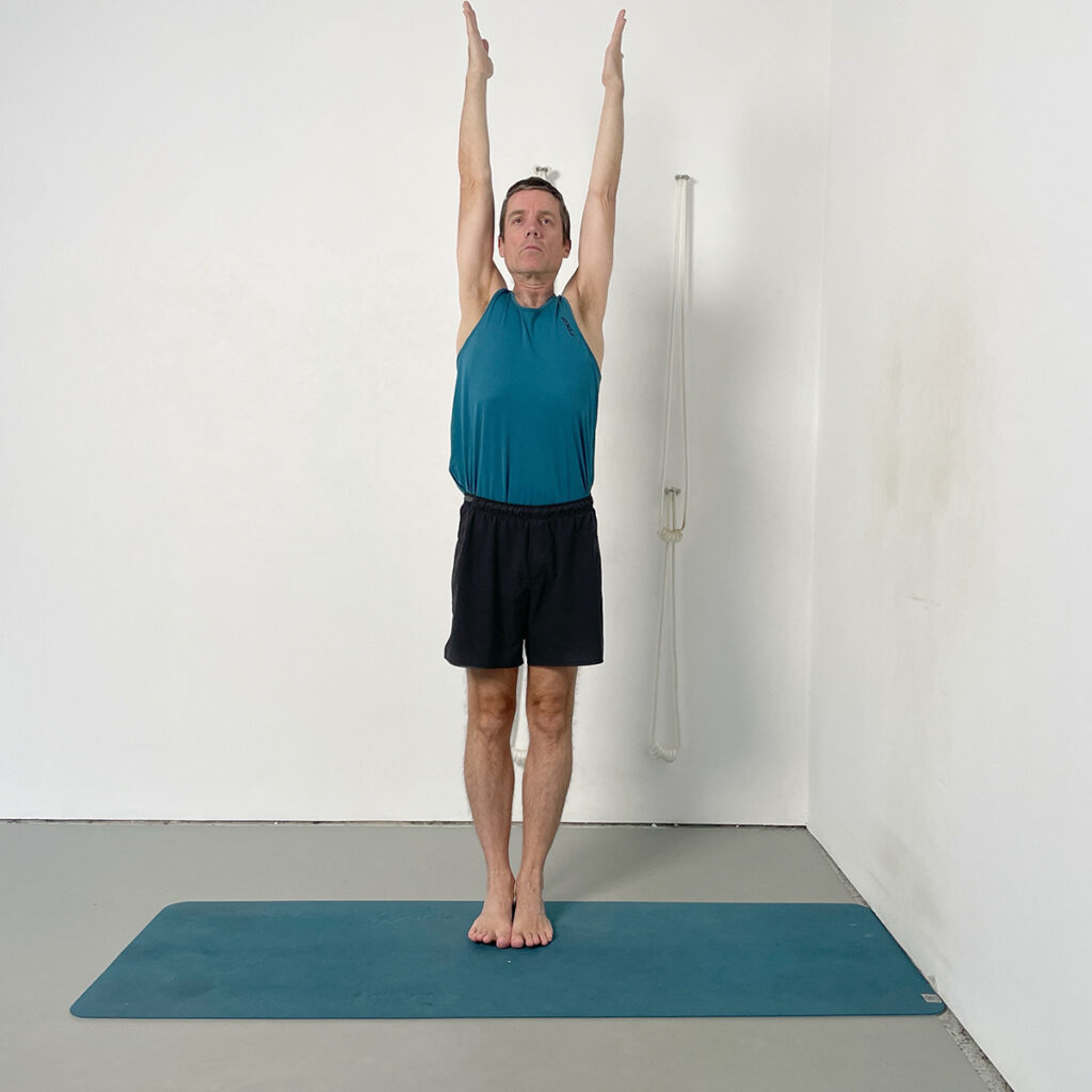 urdhva hastasana
